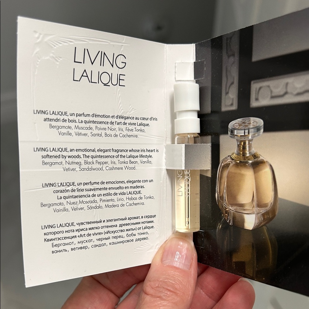 Lalique Living Lalique Eau de Parfum deluxe spray sample - Picture 3 of 4